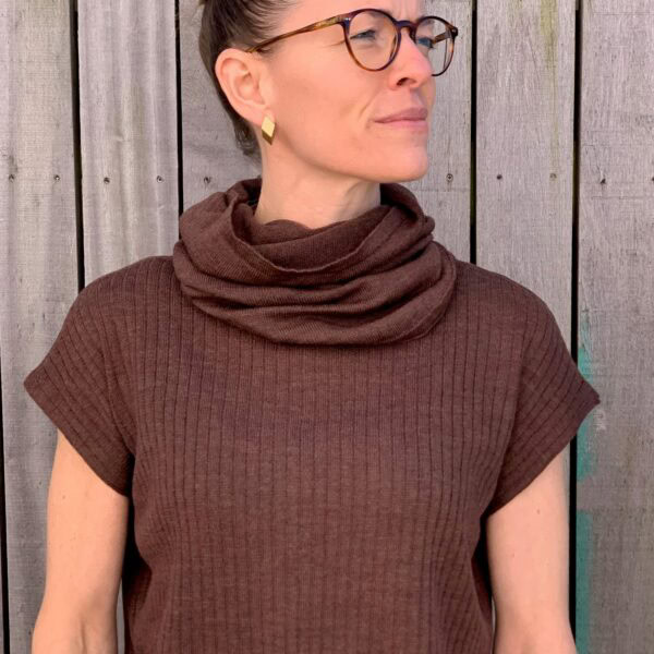 vest with loose collar Knitwear for women - handmade in Italy Knit vest, Casual no. 1 brown from Hanne Linding. Brown knit vest in casual Danish design.