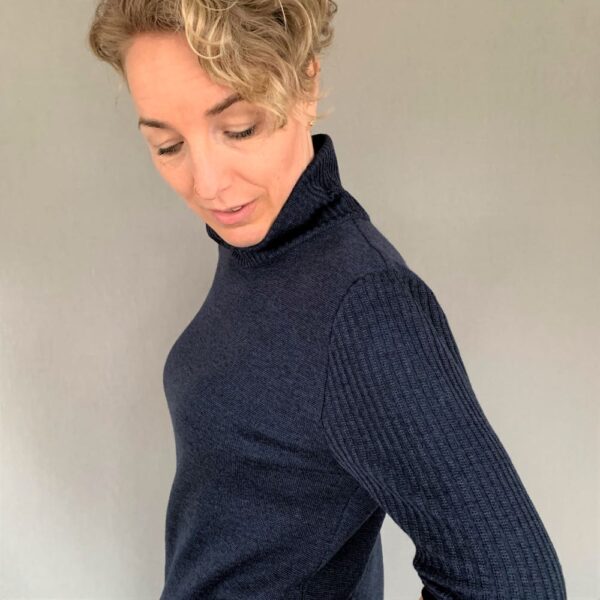 Knit dress With a Twist no. 4 midnight blue: Quality knit from Hanne Linding, Danish design.