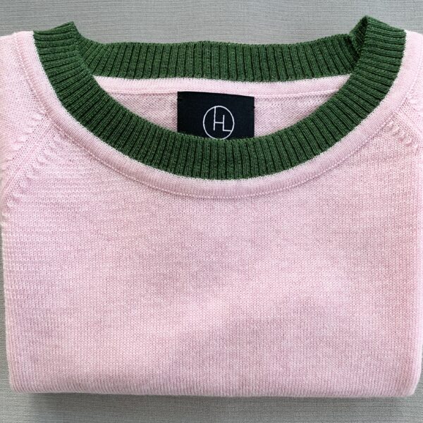 light pink short-sleeved knit with green neckline Women's knitwear - handmade in Italy Short-sleeved knit blouse With a Twist no. 1 pink and green. Danish design quality knit from Hanne Linding.