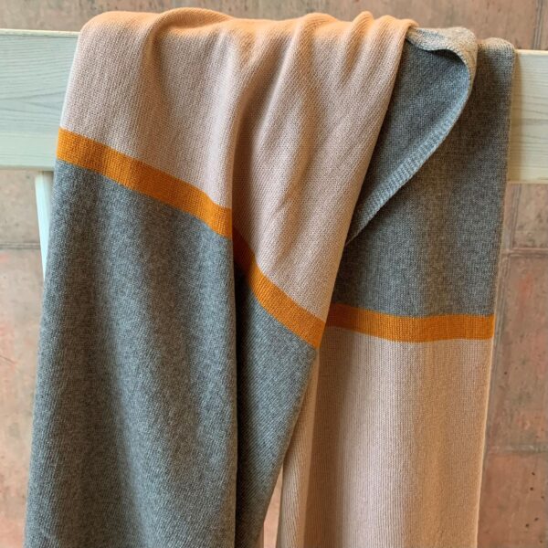 scarf powder sand orange Knitwear for women - handmade in Italy Two-tone knitted blanket in grey and pink with orange stripe. News.