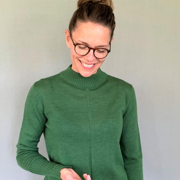 Knit blouse Classic no. 2 green: Classic green knit in merino wool from Hanne Linding.