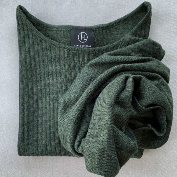 Knit vest in dark green scaled 1 1 Knitwear for women - handmade in Italy Dark green Knitted vest, Casual no. 1 from Hanne Linding. Danish design knit.