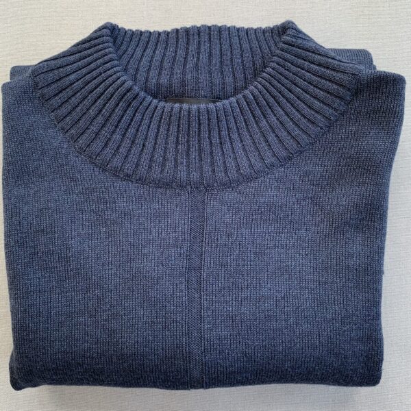 dark blue knitted blouse with rib scaled 1 1 1 Knitwear for women - handmade in Italy Knit blouse, Classic no. 2 dark blue: Classic dark blue knit in merino wool with a high neck.