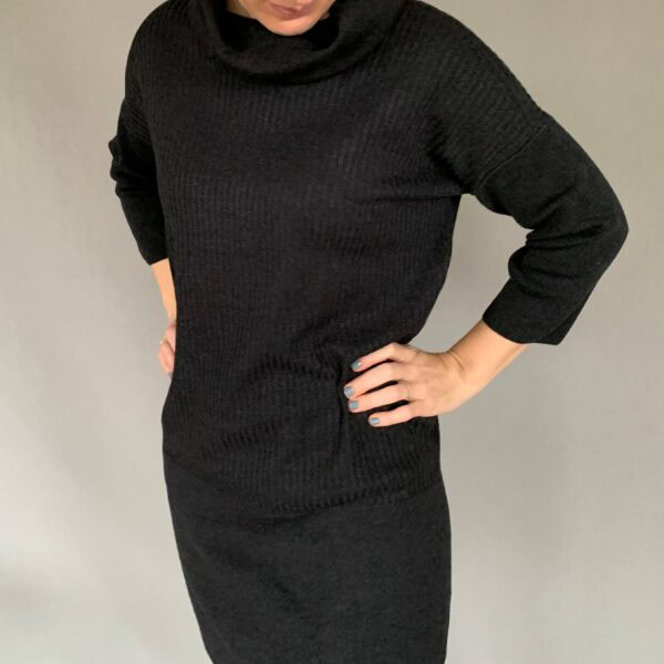 Casual no. 5 standing Knitwear for women - handmade in Italy Knit dress, Casual no. 5 anthracite: Black knit dress with roll neck.