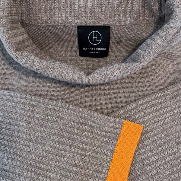 Knit dress With a Twist no. 4 sand and orange: Quality knitwear from Hanne Linding, Danish design with orange detail.