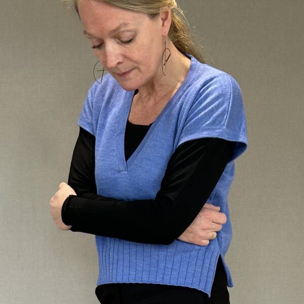 Knit vest, Casual no. 6 blue: Quality knit from Hanne Linding, Danish design. Blue knit vest over black blouse.